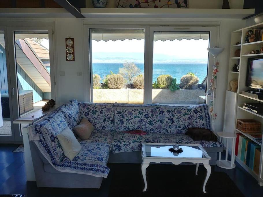 Lakefront. Appartement Pieds Dans L'Eau. View And Direct Access To The Lake. Anthy-sur-Leman Kültér fotó